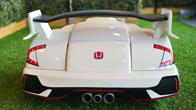 Illustration for article titled Honda Made A Type R LawnmowerÂ